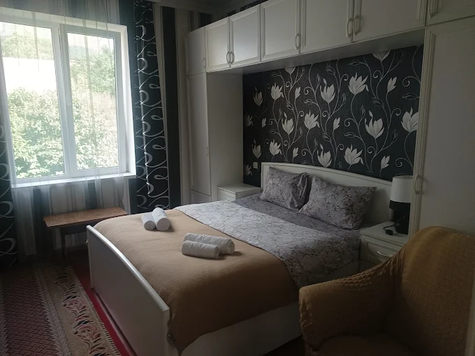 Nikoloz Guesthouse